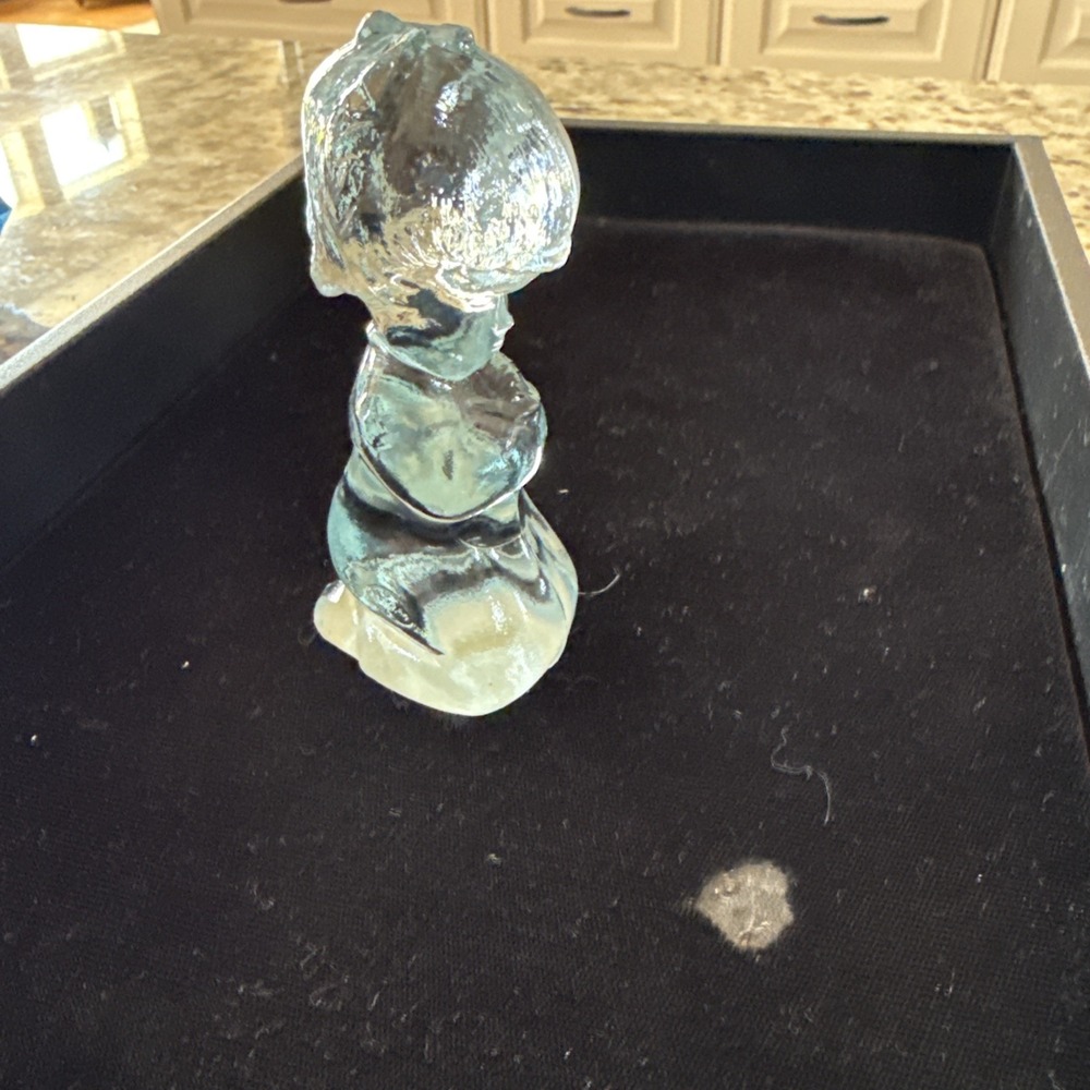 Fenton Art Glass‎ Crystal Praying. 4955